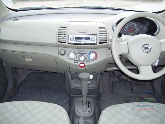 Nissan March 2006 салон