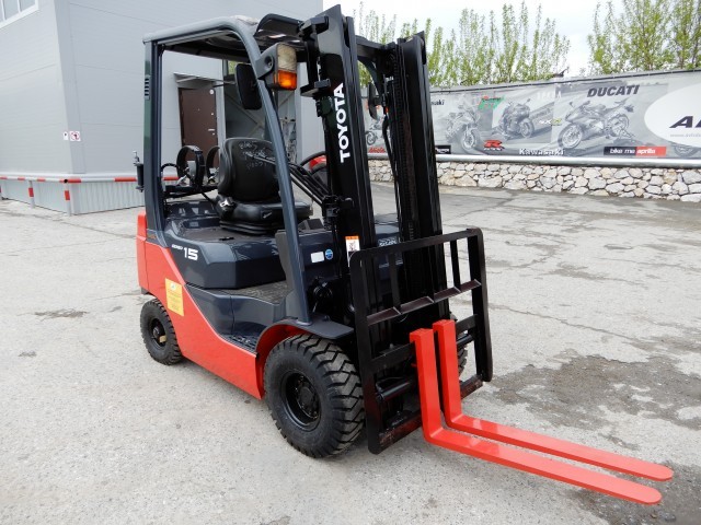 TOYOTA 02-8FG15