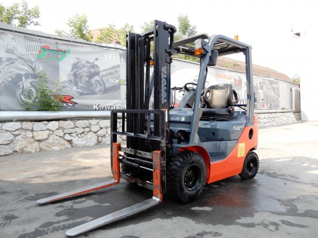 TOYOTA 02-8FG15
