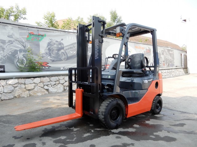 TOYOTA 02-8FG15