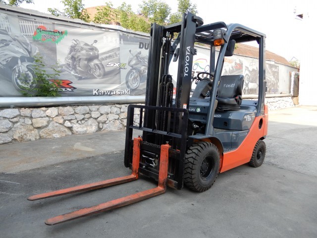 TOYOTA 02-8FG15
