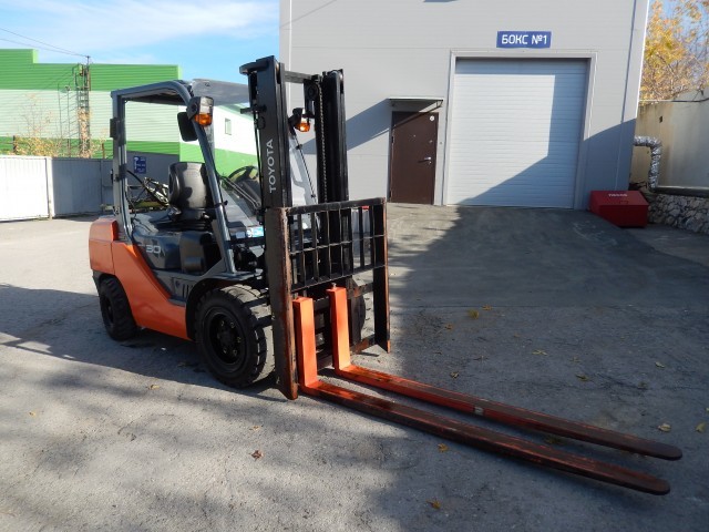 TOYOTA 02-8FG30